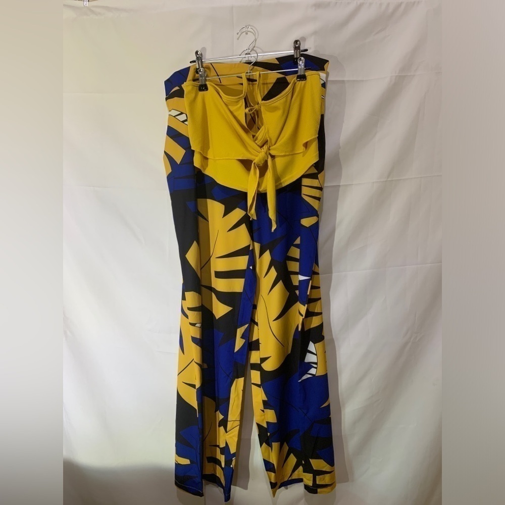 3/$28❤️SHEIN Two piece, wide leg yellow/multicolor pants, set size XL